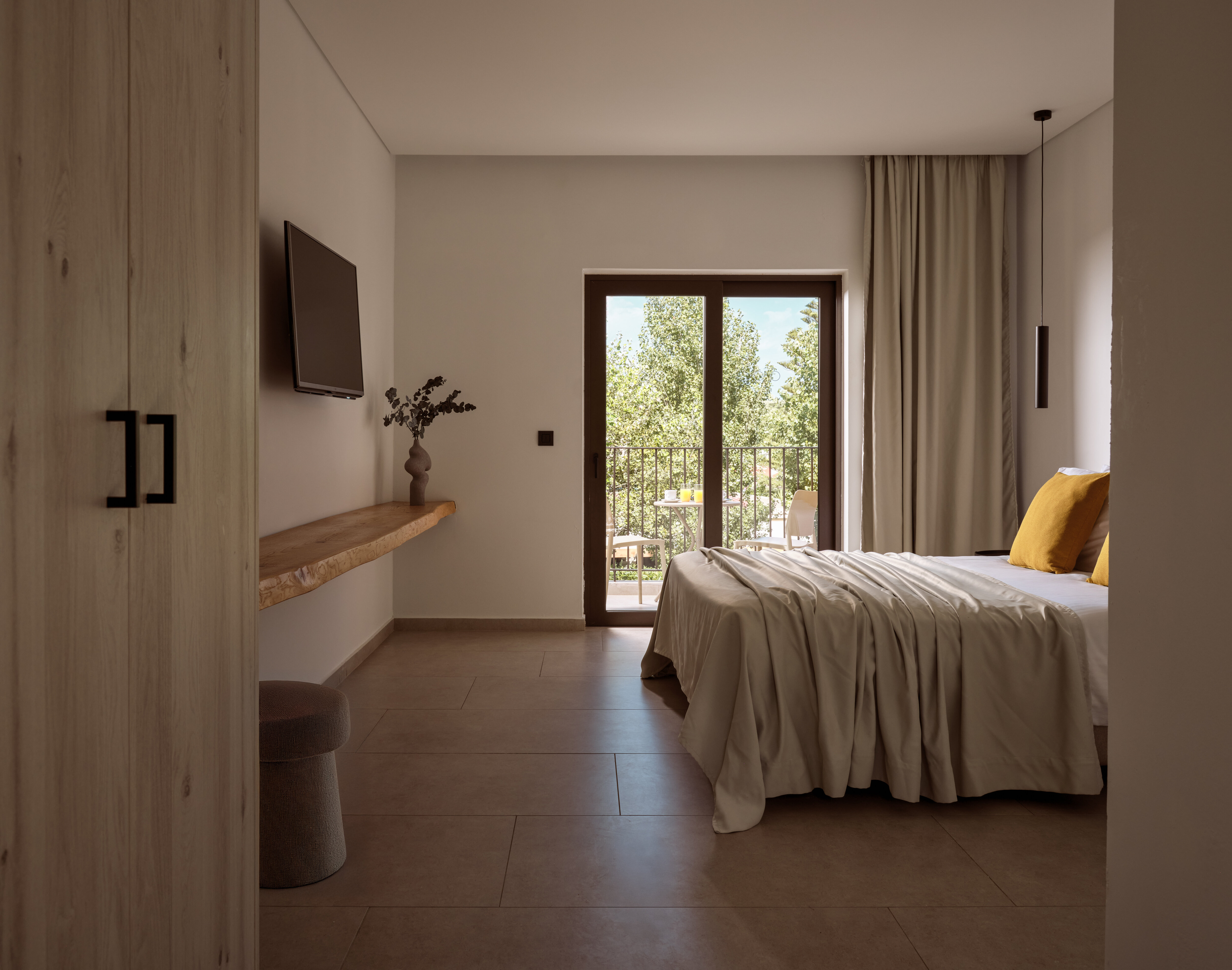 Deluxe Suite with pool View